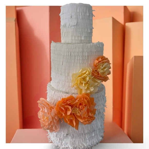 3’ Piñata Wedding Cake 🍰🪅 | Handmade Custom Design - Picture 10 of 10